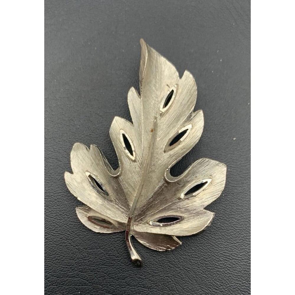 Vintage BSK Silver Tone Brushed Etched Leaf Brooch Costume Jewelry‎ Fall Autumn